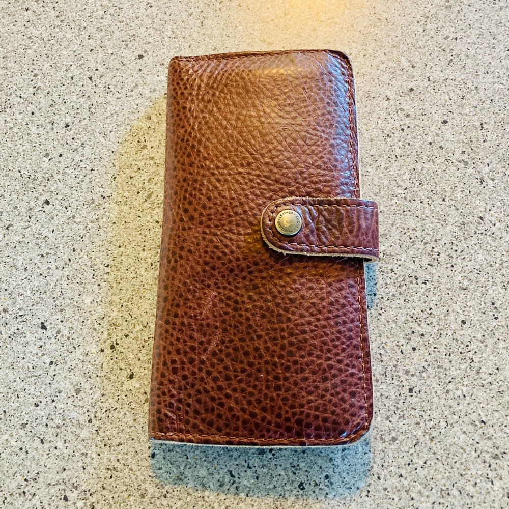 Portland Leather Goods Women’s Bifold Wallet. Color is Nutmeg.